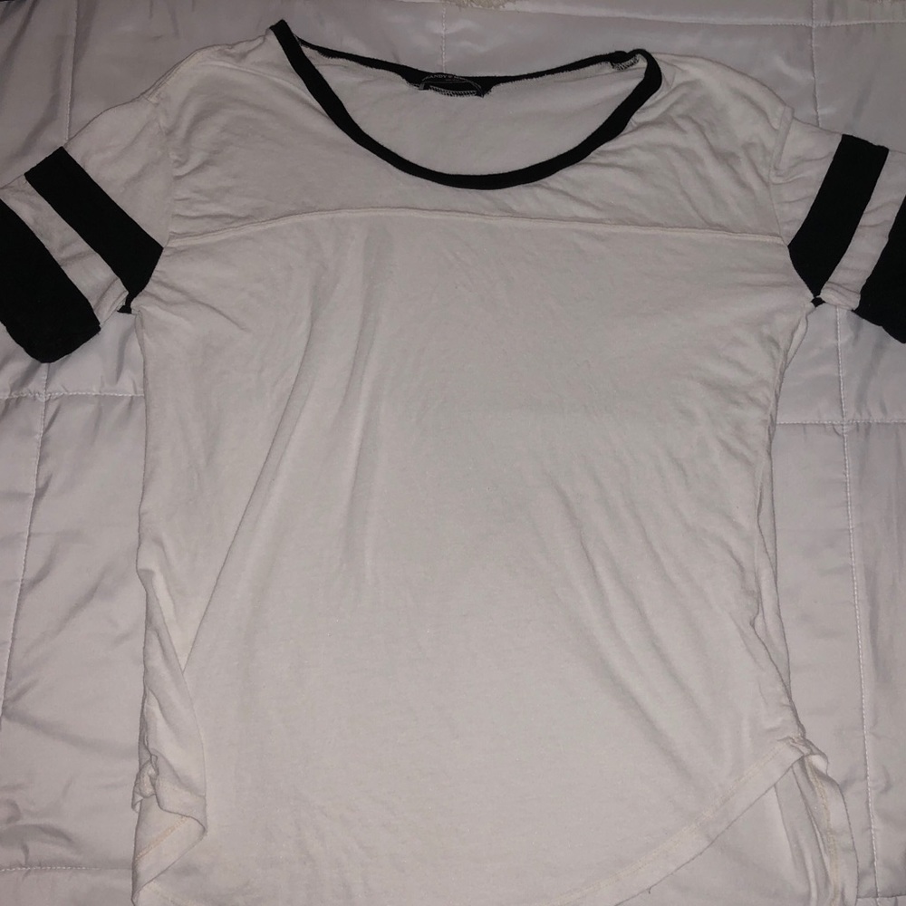 Brandy Melville oversized t shirt - Picture 2 of 5